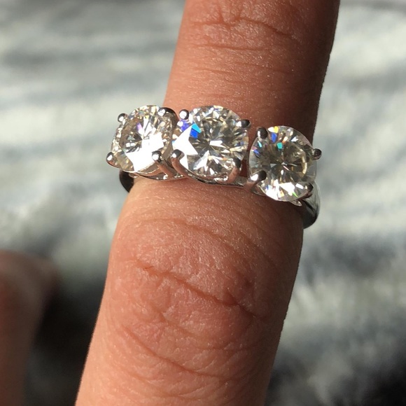 3Ct Round Cut Moissanite Engagement/Promise Ring! - Picture 4 of 6